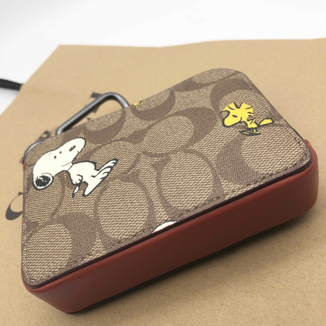 新発売】 ☆新品・未使用【Coach カードケース ジップ Peanuts