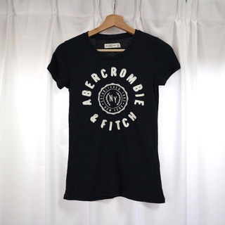アバクロンビーアンドフィッチ(Abercrombie&Fitch)のアバクロ ロゴ Tシャツ ネイビー(Tシャツ(半袖/袖なし))