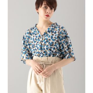 ページボーイ(PAGEBOY)の新品 PAGEBOY  フラワー カイキンシャツ　半袖シャツ　ブラウス　(シャツ/ブラウス(半袖/袖なし))