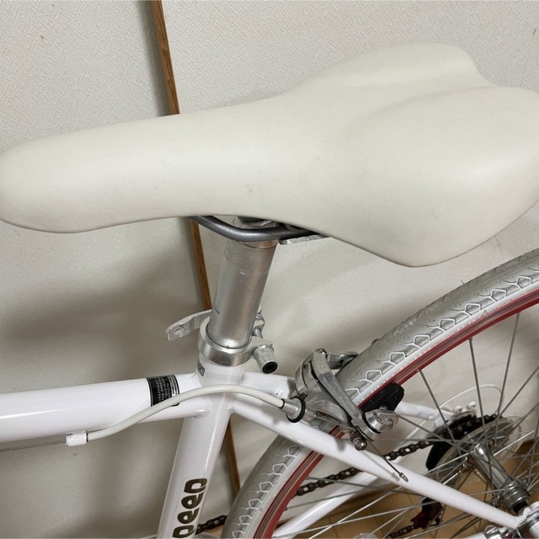 SHIMANO(シマノ)の楽天　クロスバイク　バイカラーホワイトレッド　シマノ製6段変速 700×28c スポーツ/アウトドアの自転車(自転車本体)の商品写真