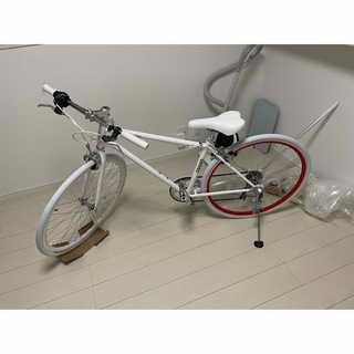 シマノ(SHIMANO)の楽天　クロスバイク　バイカラーホワイトレッド　シマノ製6段変速 700×28c(自転車本体)
