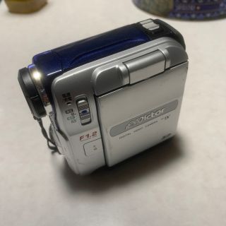 フルハイビジョン防水ビデオカメラ JVC GZ-R70-A ビクターブルー