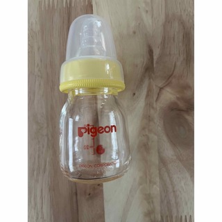 ピジョン(Pigeon)のPigeon  果汁用哺乳瓶&ミルクケース(哺乳ビン)
