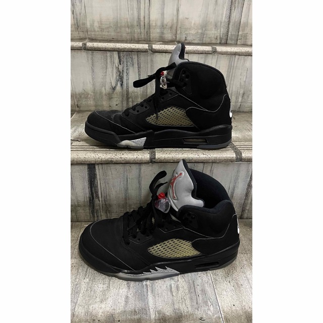 Jordan Brand（NIKE）(ジョーダン)のナイキ　エア　ジョーダン5 レトロ　ブラック　og メタリック　シルバー メンズの靴/シューズ(スニーカー)の商品写真