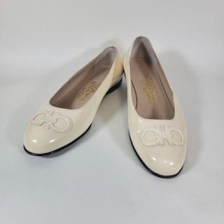 サルヴァトーレフェラガモ(Salvatore Ferragamo)のSALVATORE FERRAGAMO エナメルパンプス ガンチーニ(ハイヒール/パンプス)