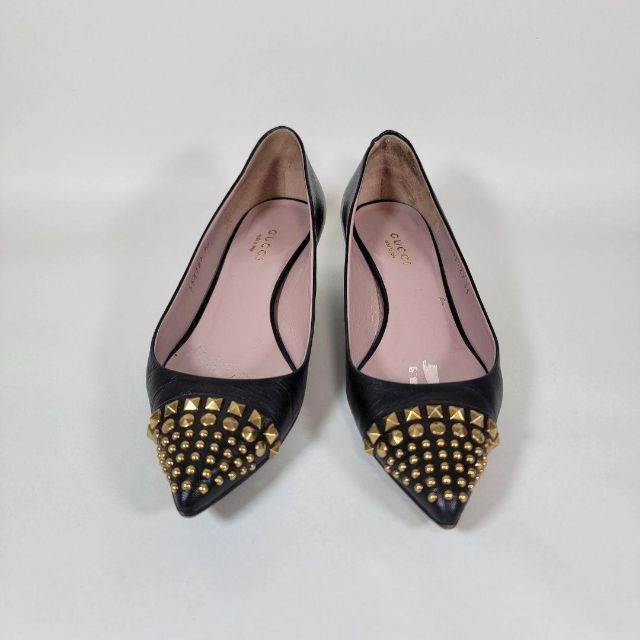 トップ - GUCCI スタッズ パンプス レザー ゴールド - 販売チャネル