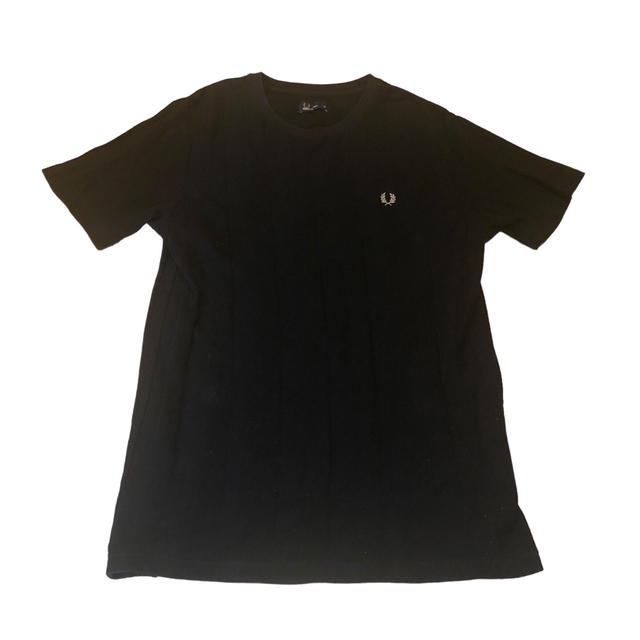 FRED PERRY(フレッドペリー)のFred Perry フレッドペリー　ブラック黒　tシャツ サイズM 刺繍ロゴ メンズのトップス(Tシャツ/カットソー(半袖/袖なし))の商品写真