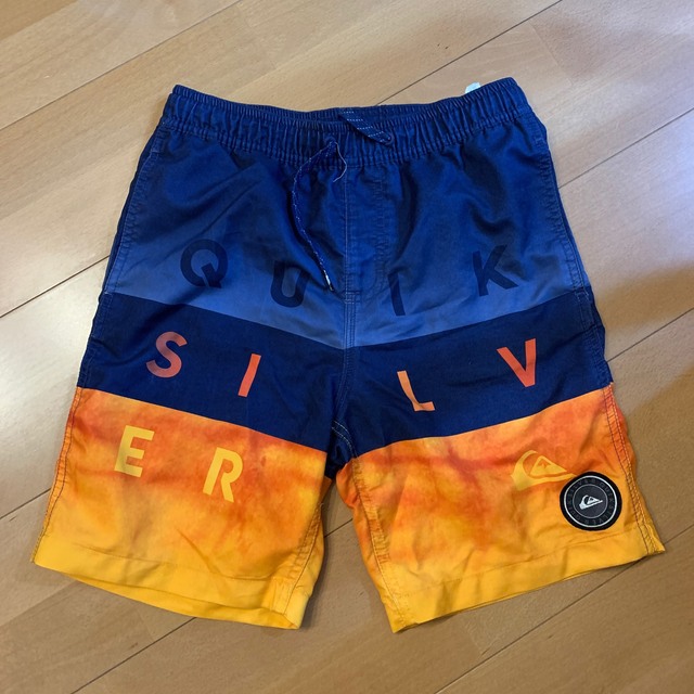 QUIKSILVER(クイックシルバー)のクイックシルバー　サーフパンツ　キッズ スポーツ/アウトドアのスポーツ/アウトドア その他(サーフィン)の商品写真