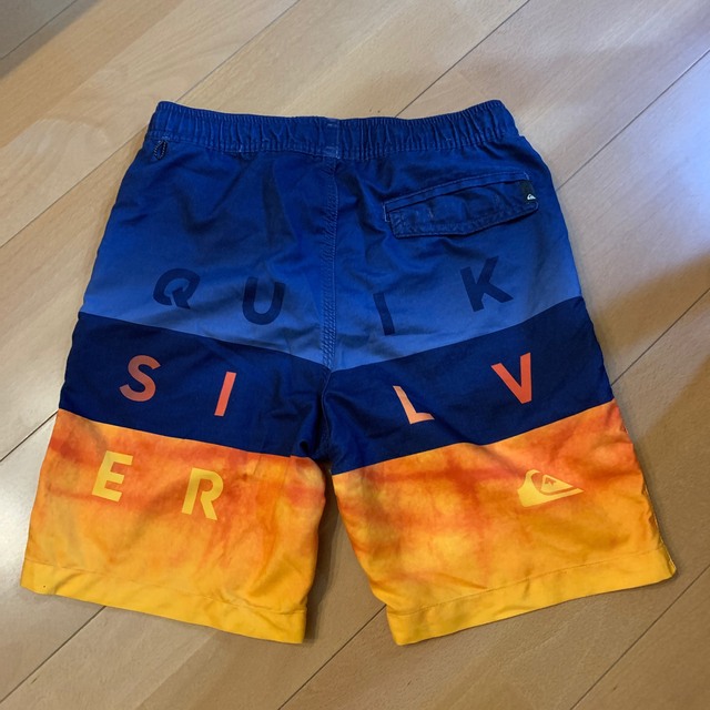 QUIKSILVER(クイックシルバー)のクイックシルバー　サーフパンツ　キッズ スポーツ/アウトドアのスポーツ/アウトドア その他(サーフィン)の商品写真