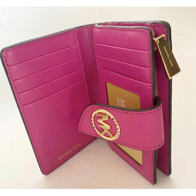 Michael Kors(マイケルコース)のマイケルコース MKシグネチャー 折財布 ピンク 保存袋付 レディースのファッション小物(財布)の商品写真