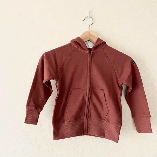 b.Room(ビールーム)の新品タグ付き‼b.ROOM STANDARD　キッズパーカー　綿100％　110 キッズ/ベビー/マタニティのキッズ服女の子用(90cm~)(ジャケット/上着)の商品写真