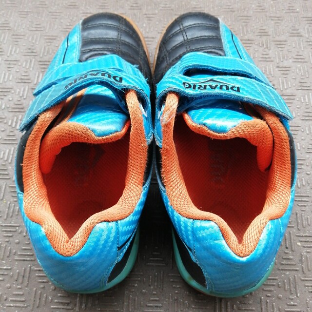 DUARIG デュアリグ 18cm キッズ サッカーシューズ 青 ブルー 子供靴 キッズ/ベビー/マタニティのキッズ靴/シューズ(15cm~)(フォーマルシューズ)の商品写真