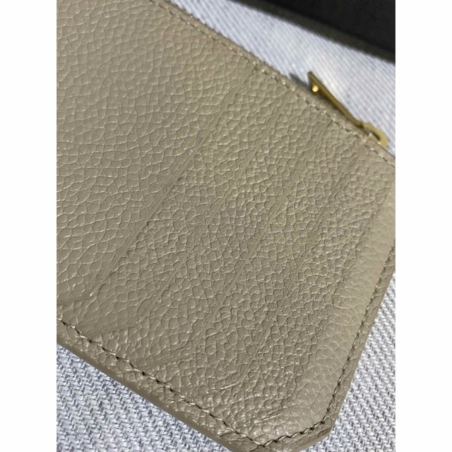 Saint Laurent(サンローラン)の【美品】サンローラン　SAINT LAURENT　カードケース　財布　ベージュ レディースのファッション小物(財布)の商品写真