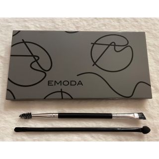 エモダ(EMODA)のEMODA×JELLY　ホリデートラベルパレットセット　メイクブラシ付き(コフレ/メイクアップセット)