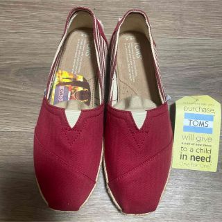 トムズ(TOMS)の新品未使用！正規品TOMSトムズ  レッド　23.5センチ(スニーカー)