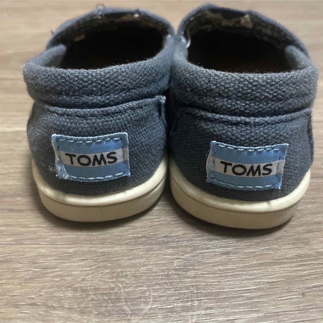 TOMS(トムズ)の美品！TOMSトムス キッズ　ネイビー　14センチ キッズ/ベビー/マタニティのベビー靴/シューズ(~14cm)(スリッポン)の商品写真