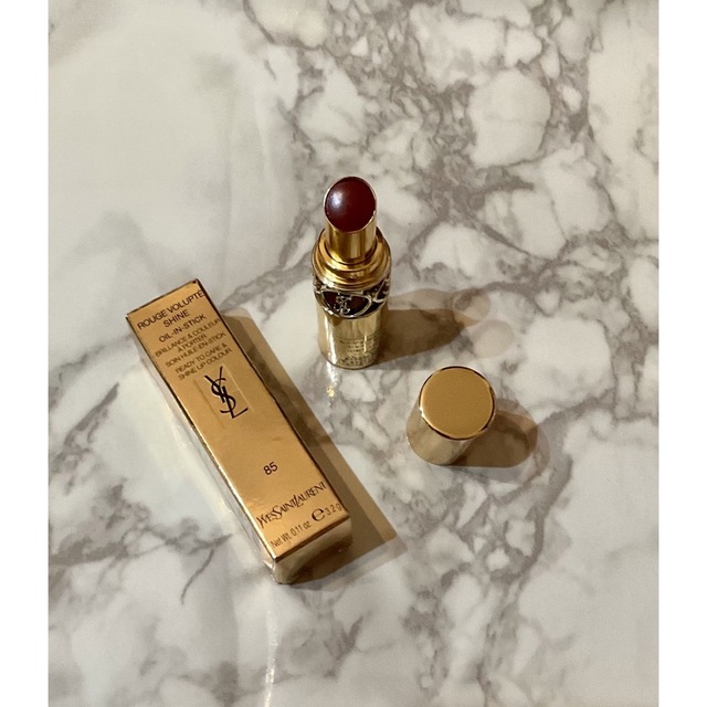 Yves Saint Laurent Beaute(イヴサンローランボーテ)のルージュ ヴォリュプテ シャイン No.85 Burgundy Love コスメ/美容のベースメイク/化粧品(口紅)の商品写真