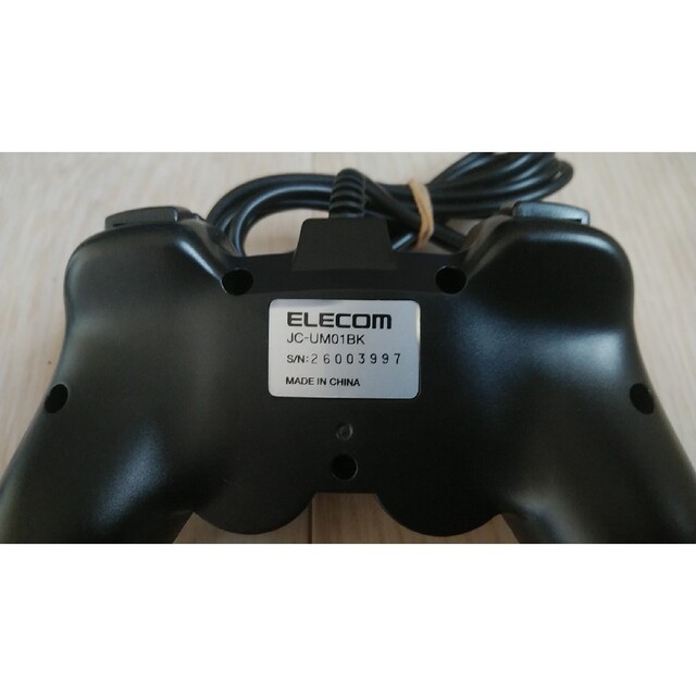 ELECOM(エレコム)のELECOM JC-UM01BK ゲーム　コントローラー 　PS2　2個　セット エンタメ/ホビーのゲームソフト/ゲーム機本体(その他)の商品写真