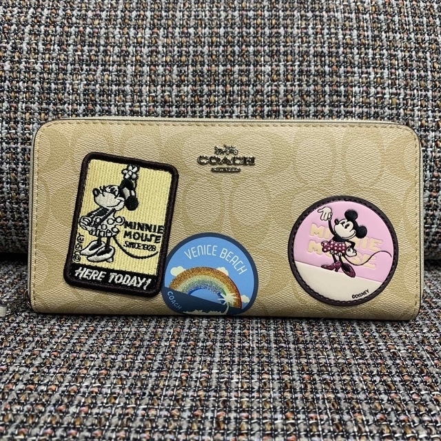 COACH(コーチ)の29380  コーチ　長財布シグネチャー　ミニーちゃんワッペン　ディズニーコラボ レディースのファッション小物(財布)の商品写真