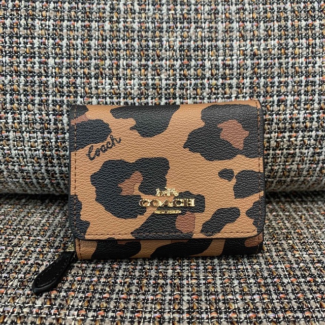 COACH(コーチ)の7285  コーチ　三つ折り財布　ヒョウ柄 レディースのファッション小物(財布)の商品写真