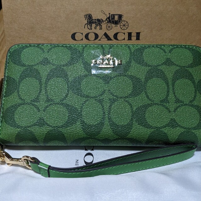 COACH(コーチ)のアウトレットコーチ　長財布　シグネチャー　グリーン レディースのファッション小物(財布)の商品写真