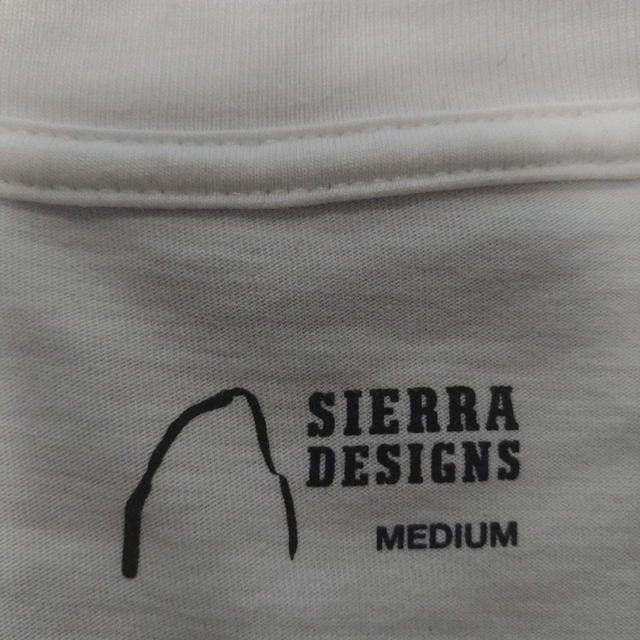 SIERRA DESIGNS(シェラデザイン)のsierra designs Tシャツ　M　白 メンズのトップス(Tシャツ/カットソー(半袖/袖なし))の商品写真