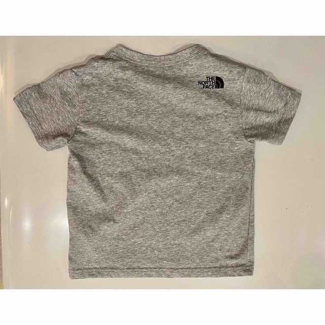 ノースフェイス　スモール スクエアロゴ Tシャツ　グレー120 半袖 キッズ/ベビー/マタニティのキッズ服男の子用(90cm~)(Tシャツ/カットソー)の商品写真