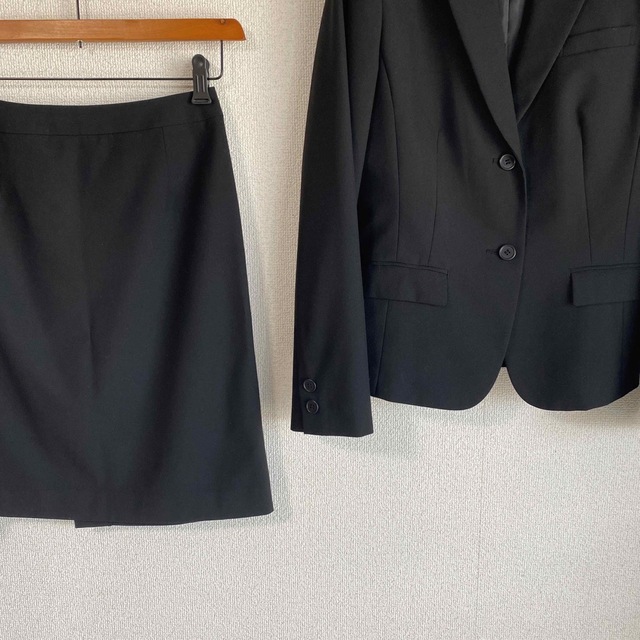 COMME CA ISM(コムサイズム)のコムサイズム スカートスーツ M W64 黒 就活 2ボタン 未使用に近いDMW レディースのフォーマル/ドレス(スーツ)の商品写真