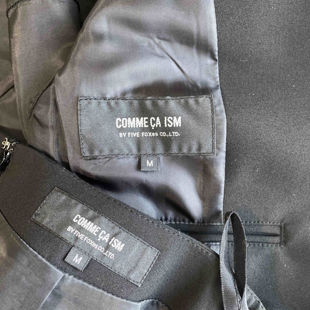 COMME CA ISM(コムサイズム)のコムサイズム スカートスーツ M W64 黒 就活 2ボタン 未使用に近いDMW レディースのフォーマル/ドレス(スーツ)の商品写真