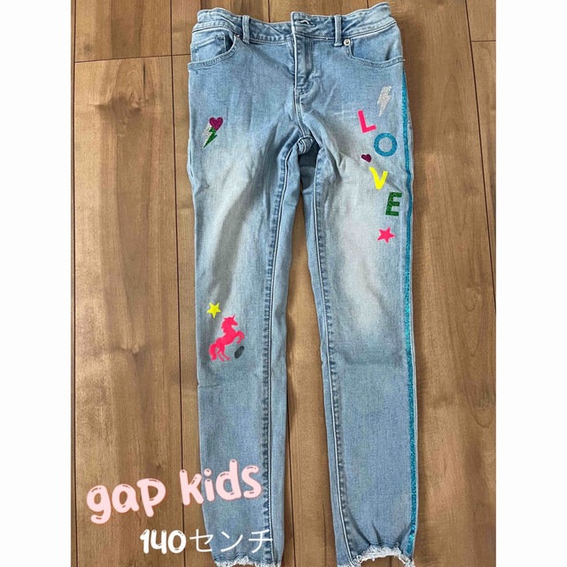 GAP Kids(ギャップキッズ)のgap kids  デニム　140センチ　ダメージ　ユニコーン キッズ/ベビー/マタニティのキッズ服女の子用(90cm~)(パンツ/スパッツ)の商品写真