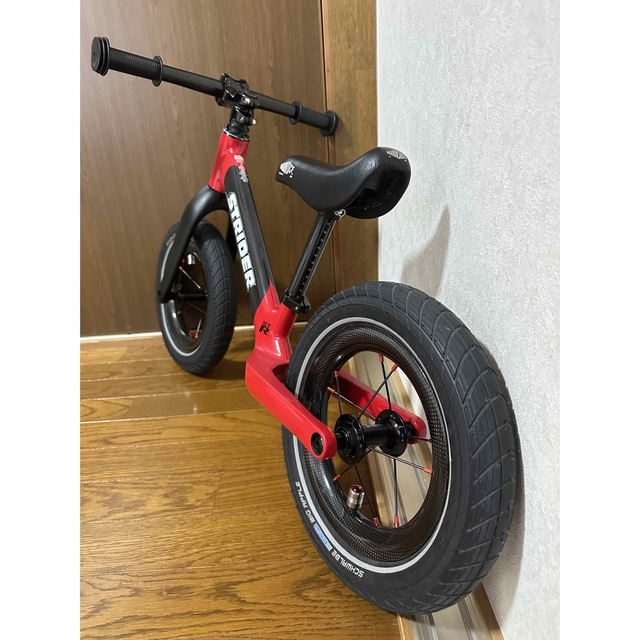 STRIDA(ストライダ)の専用　ストライダー　STR　限定1000台モデル　カーボン仕様　カスタム エンタメ/ホビーのテーブルゲーム/ホビー(三輪車/乗り物)の商品写真