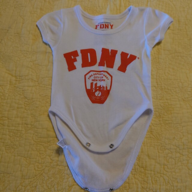 FDNY 9m ベビー　ロンパース キッズ/ベビー/マタニティのベビー服(~85cm)(ロンパース)の商品写真