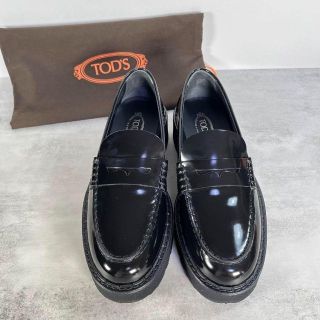 トッズ(TOD'S)の【美品】トッズ/TOD'S コイン ローファー　エナメル　厚底　軽量　ブラック(ローファー/革靴)