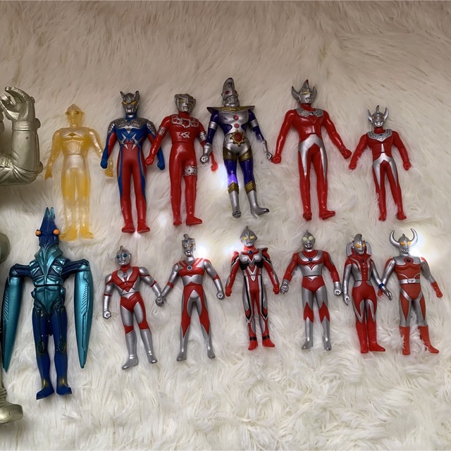 BANDAI ウルトラマン  指人形　キングジョー バルタン星人等　約90点 2