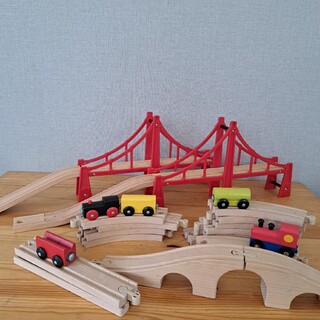 ブリオ(BRIO)のブリオ サスペンション橋&IKEA 木製おもちゃ(電車のおもちゃ/車)