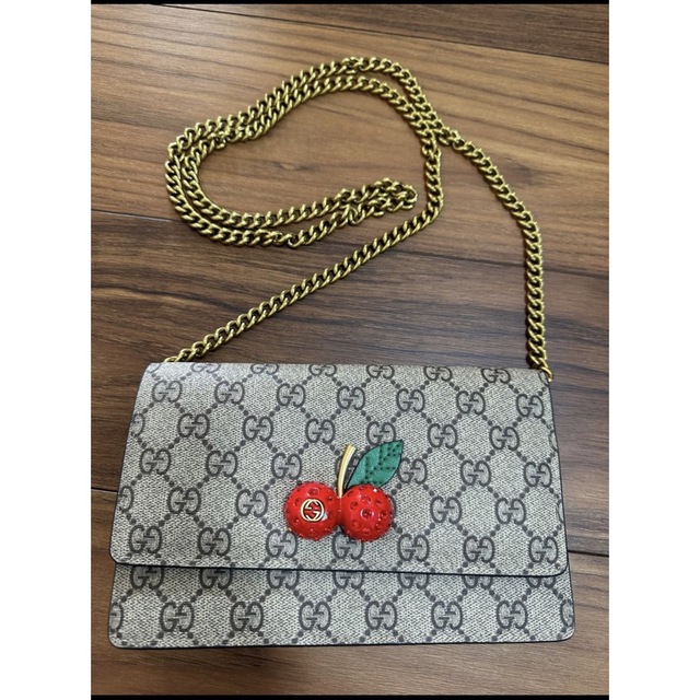 Gucci - グッチ チェリー チェーンウォレットの通販 by miyu's shop