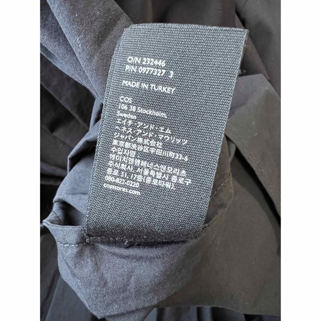 COS(コス)のCOSコス　新品タグ付き　半袖プリーツワンピースネイビーM レディースのワンピース(ひざ丈ワンピース)の商品写真
