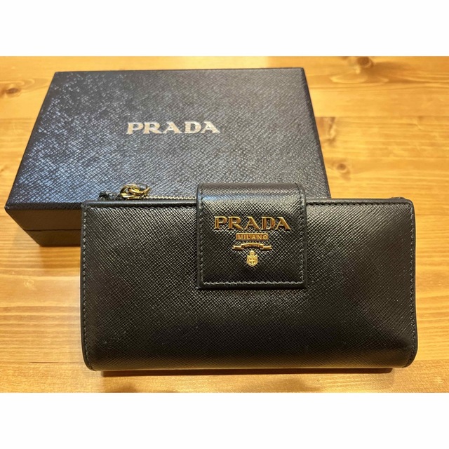 【PRADA】折り財布