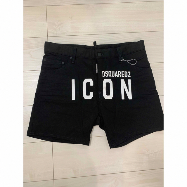 DSQUARED2(ディースクエアード)の新品未使用 48 ディースクエアード　icon 短パン メンズのパンツ(デニム/ジーンズ)の商品写真