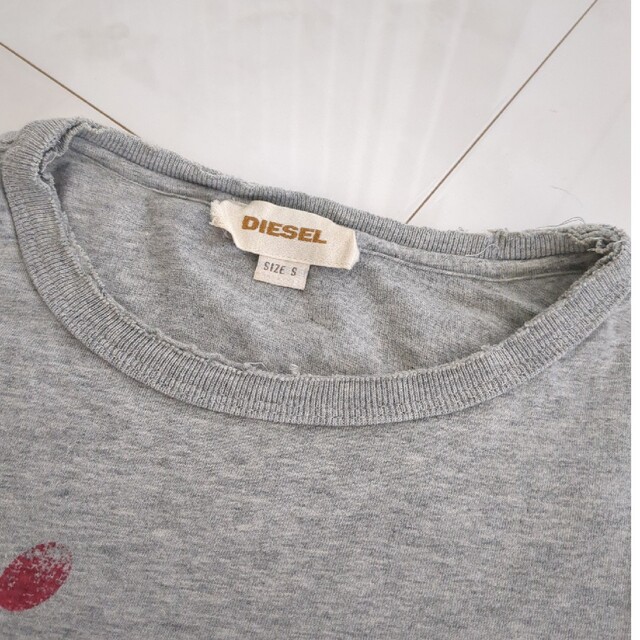 DIESEL(ディーゼル)のDIESEL グレー Tシャツ メンズのトップス(Tシャツ/カットソー(半袖/袖なし))の商品写真