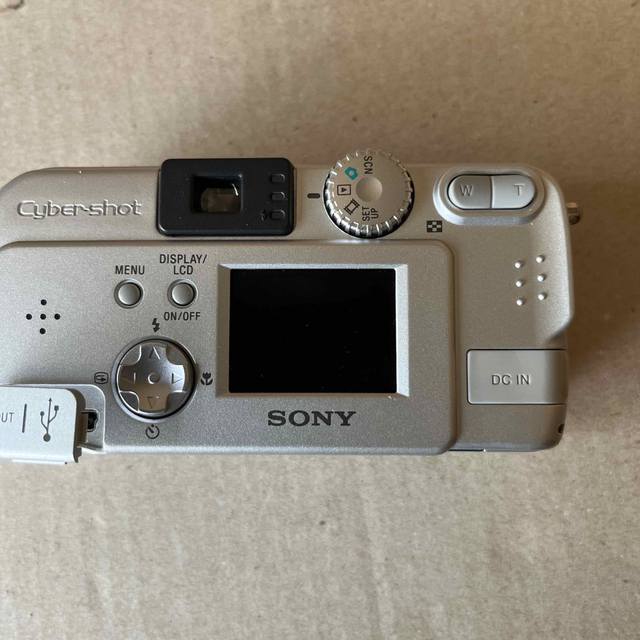 SONY DSC-P71 ニッケル水素電池付 3.2M Pixels スマホ/家電/カメラのカメラ(コンパクトデジタルカメラ)の商品写真