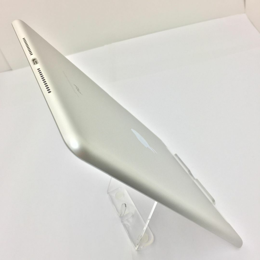 iPad(アイパッド)の【B】iPad (第5世代)/32GB/355803086077631 スマホ/家電/カメラのPC/タブレット(タブレット)の商品写真