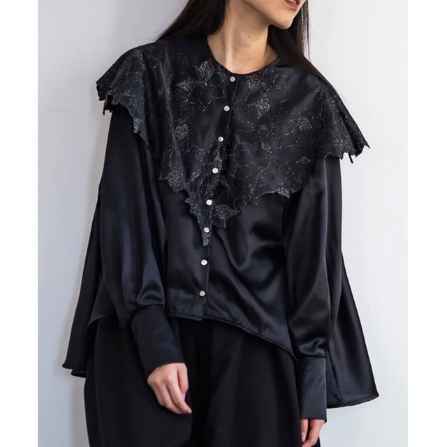 なし生地の厚さriu Flower scallop cape blouse 黒