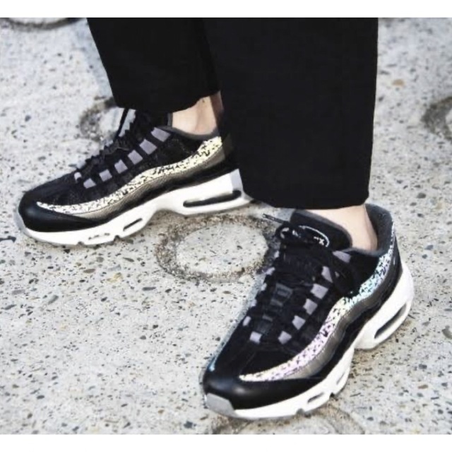 NIKE(ナイキ)のナイキ エアマックス95 NIKE AIRMAX ブラック 24cm スニーカー レディースの靴/シューズ(スニーカー)の商品写真