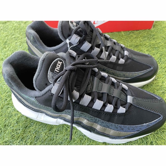 NIKE(ナイキ)のナイキ エアマックス95 NIKE AIRMAX ブラック 24cm スニーカー レディースの靴/シューズ(スニーカー)の商品写真