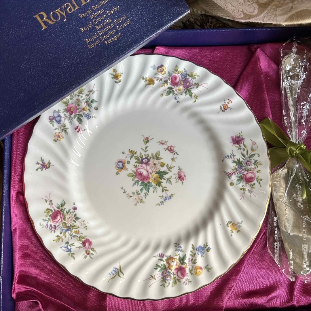 MINTON - 英国製 MINTON MARLOW 初夏に咲く草花 プレート大+ MINTON - 英国製 MINTON MARLOW 初夏に咲く草花 プレート大+