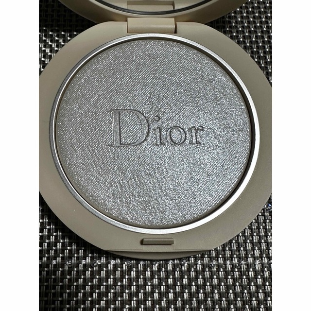 Dior(ディオール)の【断捨離中様専用】ディオールスキン フォーエヴァー クチュール ルミナイザー03 コスメ/美容のベースメイク/化粧品(フェイスカラー)の商品写真