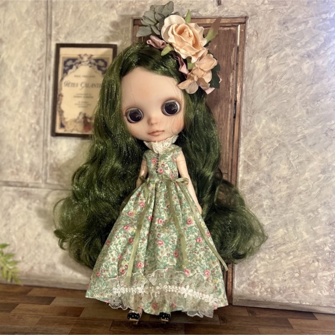 SOLD ♡ブライス　アイシードール　アウトフィット　ワンピース　ドレス　薔薇ブライスドレス