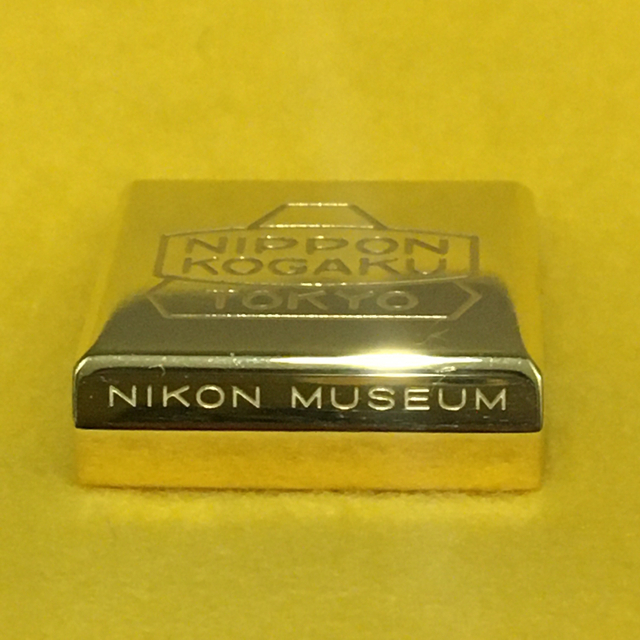 Nikon(ニコン)のNIPPON KOGAKU ニコン周年限定アクセサリーシューカバー GOLD スマホ/家電/カメラのカメラ(フィルムカメラ)の商品写真