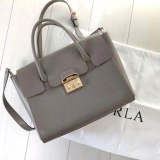 フルラ(Furla)の美品！FURLA サッチェルバック　グレー(ハンドバッグ)